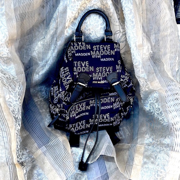 Steve Madden Black Nylon White Logo Cinch & Flap Top Back Pack w/ 4 Zip Pockets - Picture 1 of 13